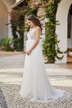 Tres Chic 2023 Brautkleid MTL 23110 f Angelex Princess Brautmode Singen