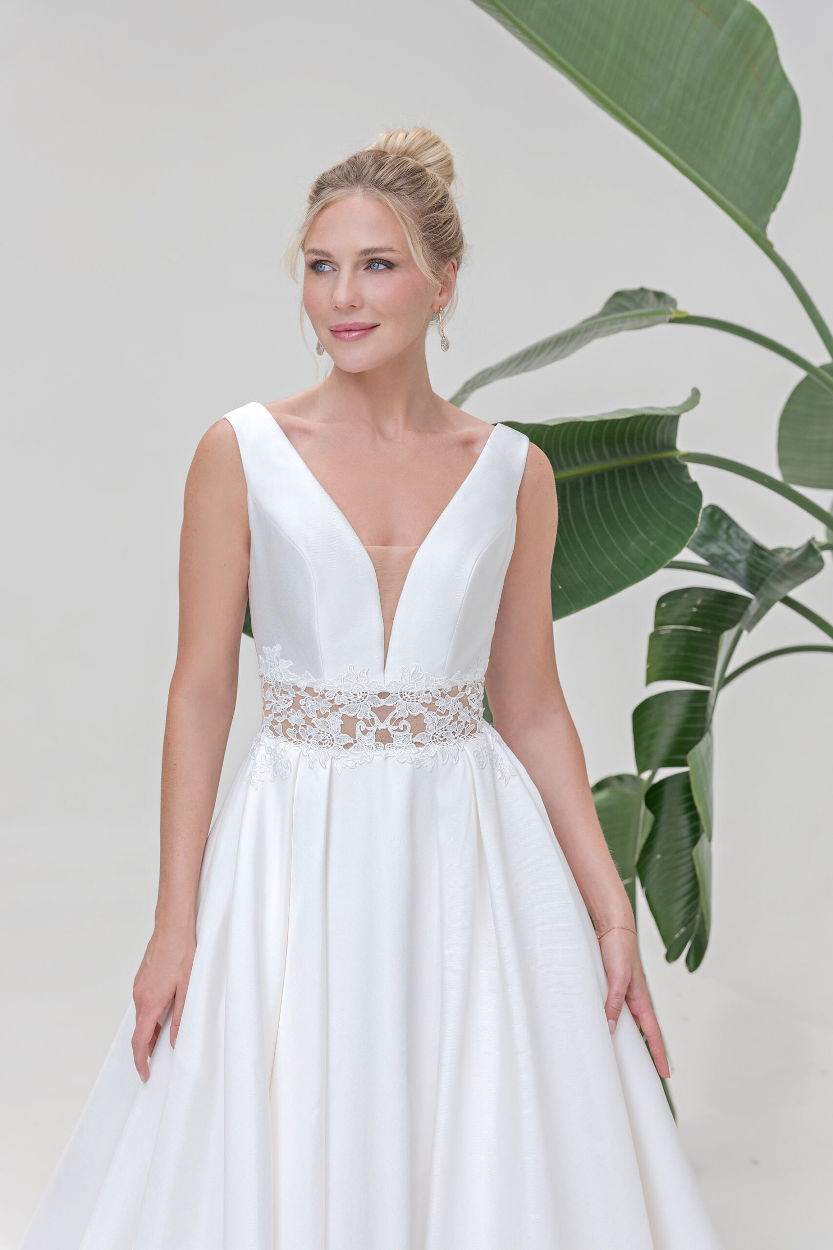 Amera Vera Kollektion 2025 Brautkleid B2501 (2) Angelex Princess Hochzeitshaus Brautmode Singen