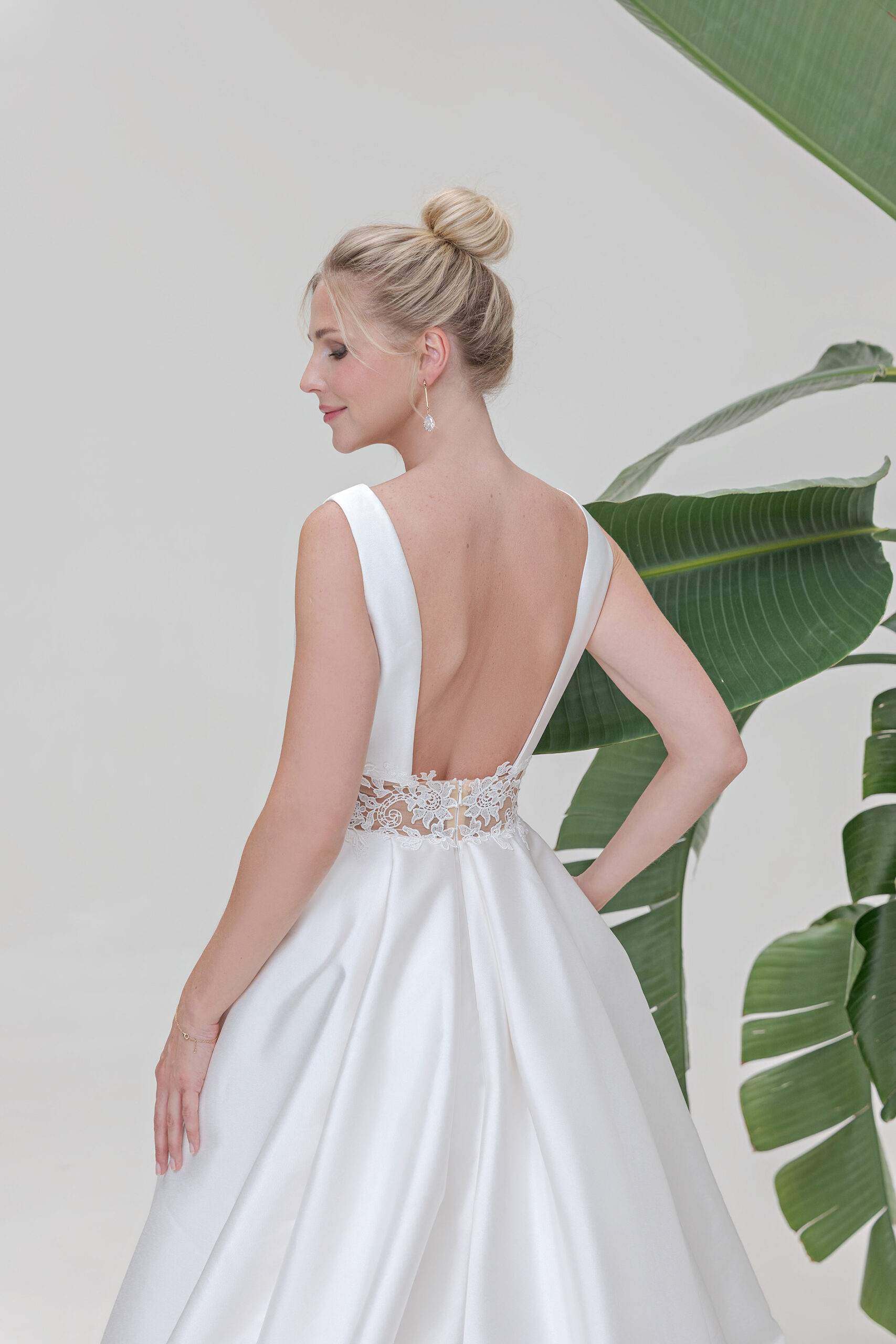 Amera Vera Kollektion 2025 Brautkleid B2501 (4) Angelex Princess Hochzeitshaus Brautmode Singen