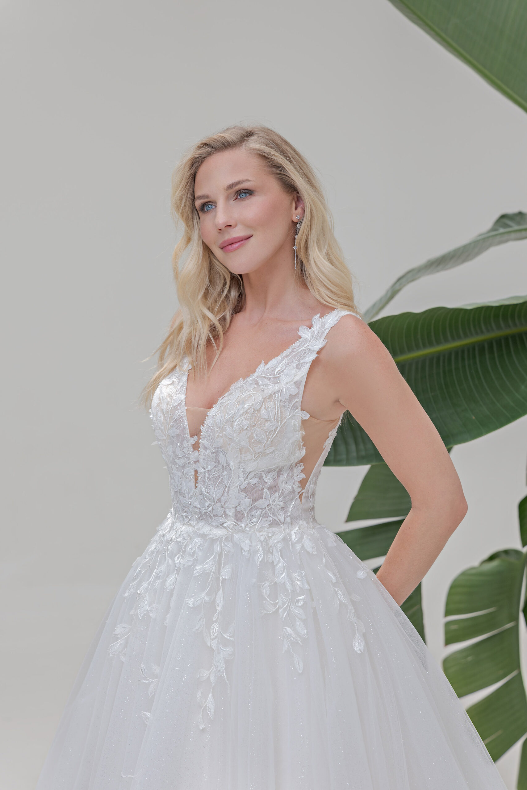 Amera Vera Kollektion 2025 Brautkleid B2503 (2) Angelex Princess Hochzeitshaus Brautmode Singen