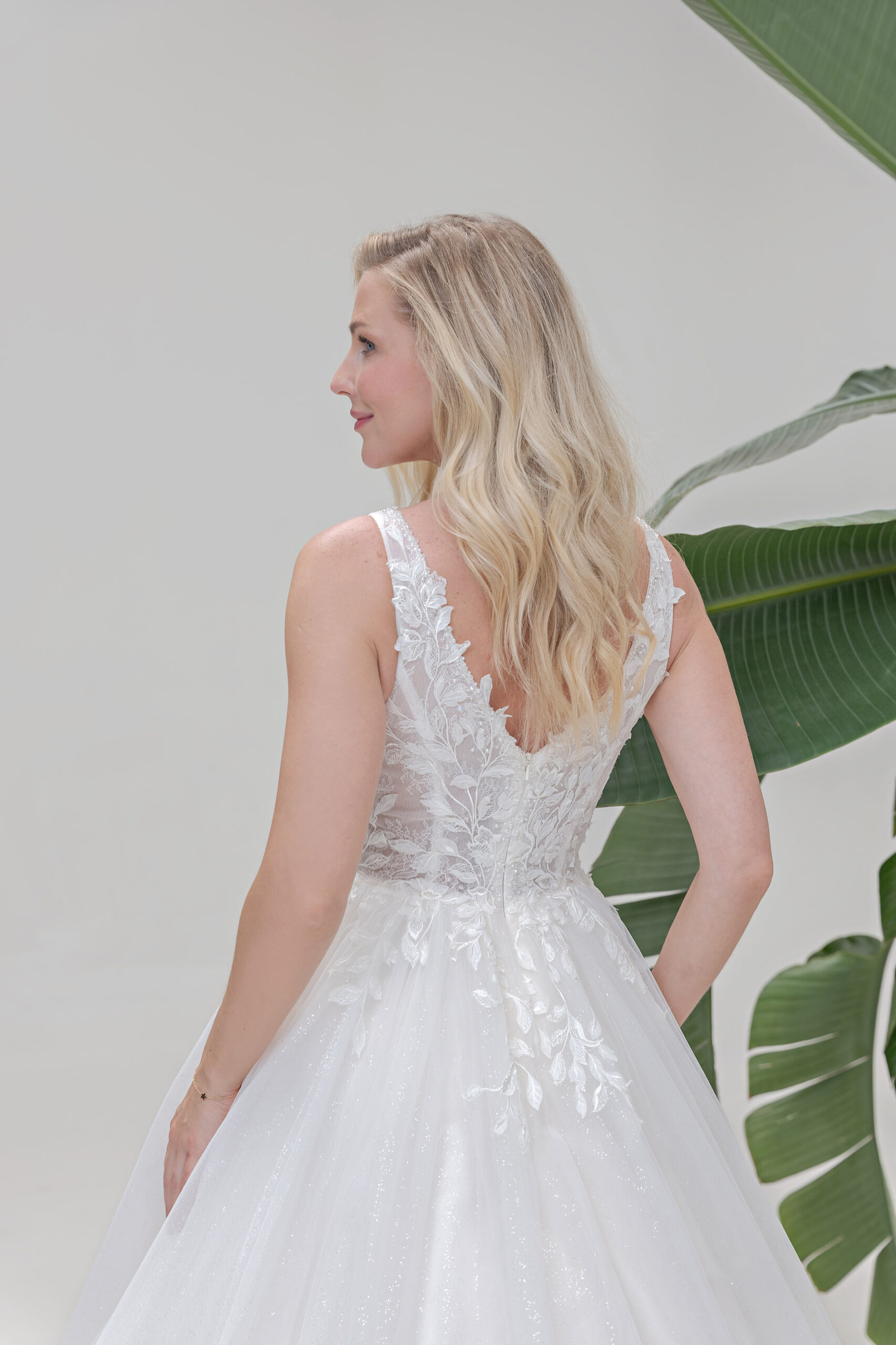 Amera Vera Kollektion 2025 Brautkleid B2503 (4) Angelex Princess Hochzeitshaus Brautmode Singen