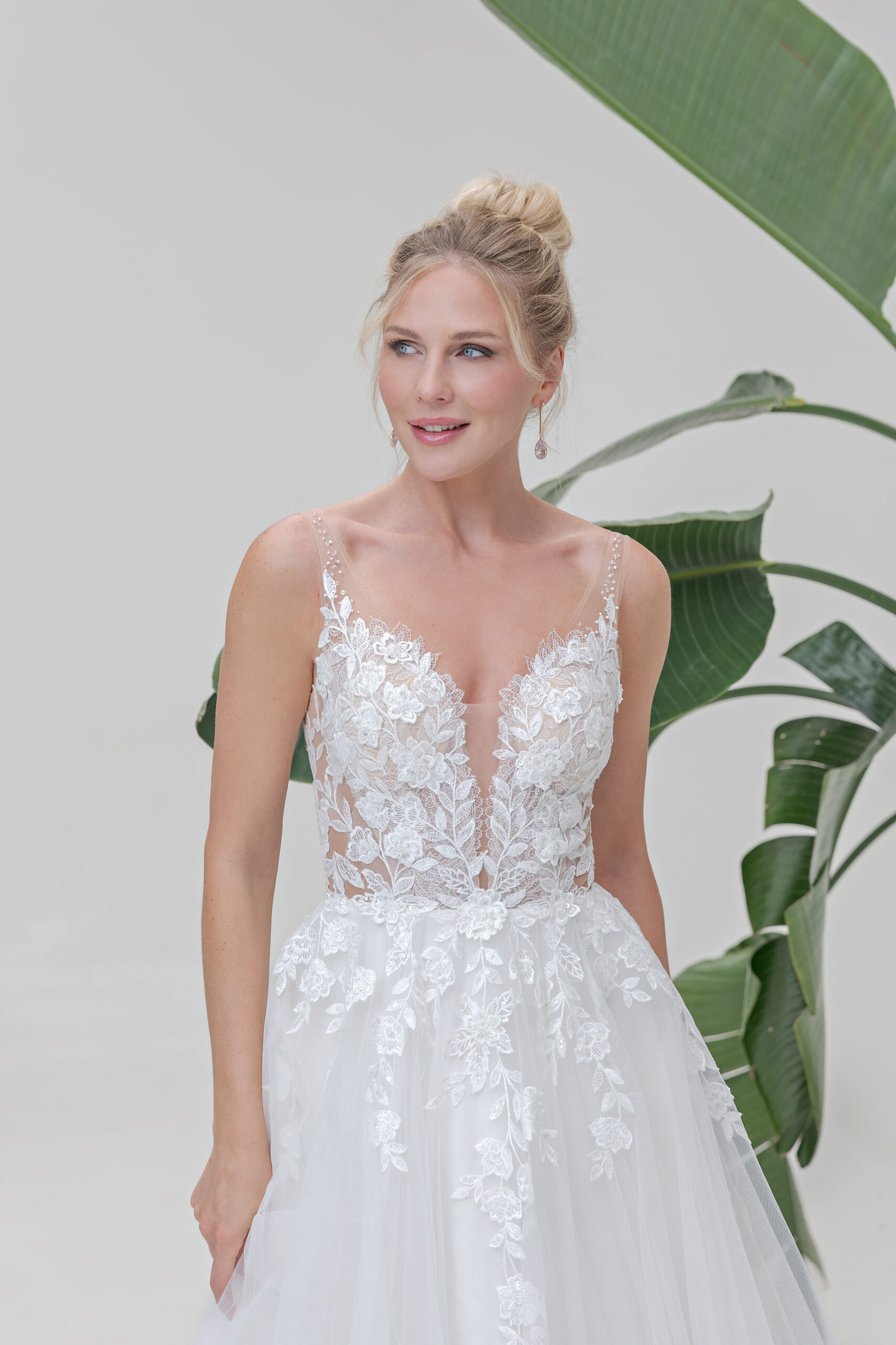 Amera Vera Kollektion 2025 Brautkleid B2505 (2) Angelex Princess Hochzeitshaus Brautmode Singen