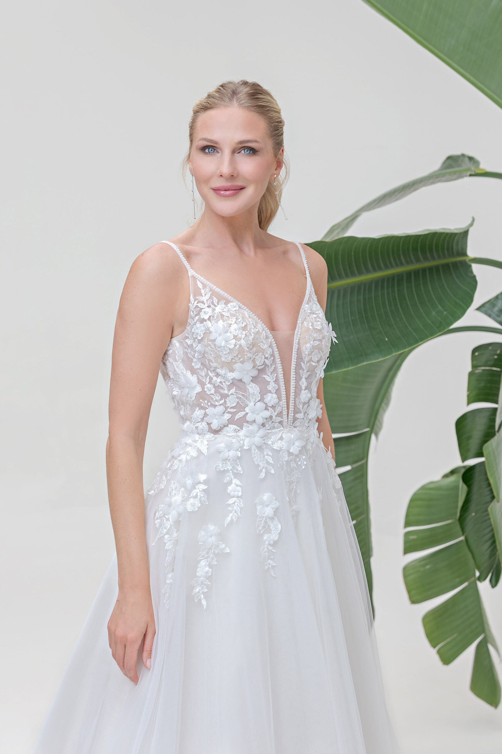 Amera Vera Kollektion 2025 Brautkleid B2508 (2) Angelex Princess Hochzeitshaus Brautmode Singen