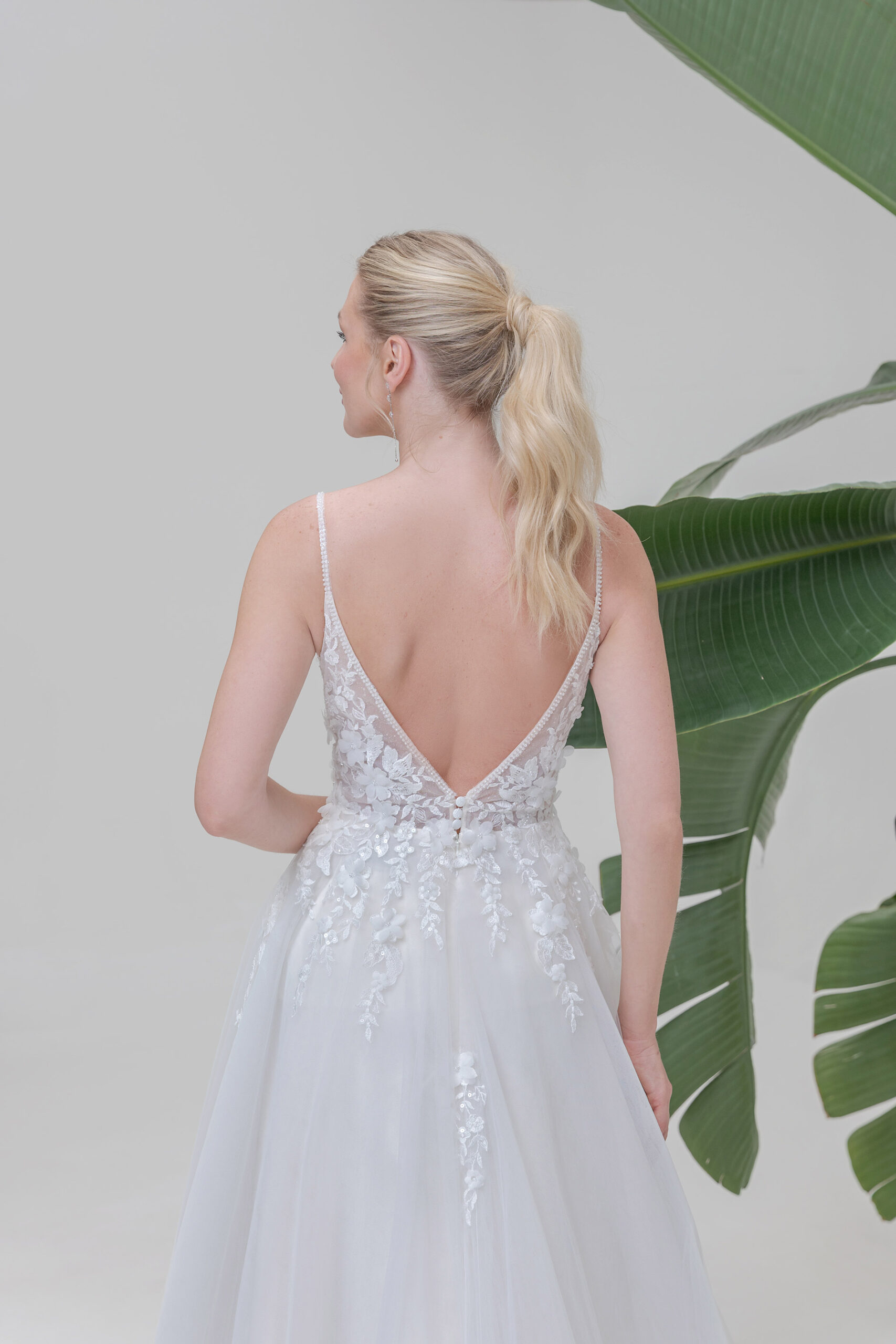 Amera Vera Kollektion 2025 Brautkleid B2508 (4) Angelex Princess Hochzeitshaus Brautmode Singen