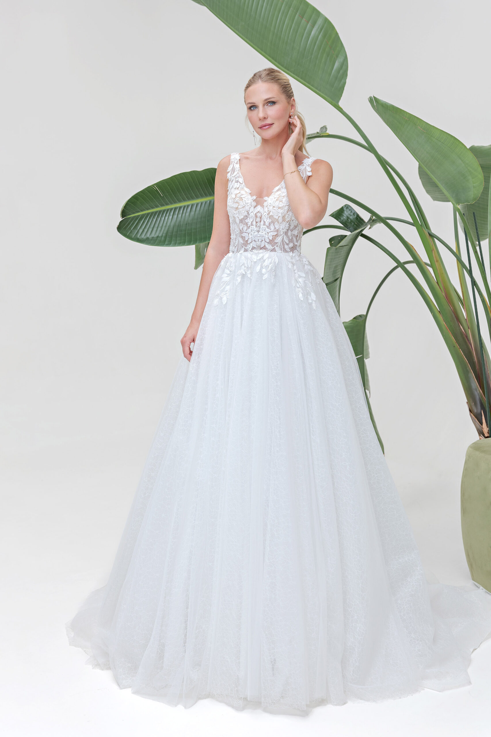 Amera Vera Kollektion 2025 Brautkleid B2510 (1) Angelex Princess Hochzeitshaus Brautmode Singen