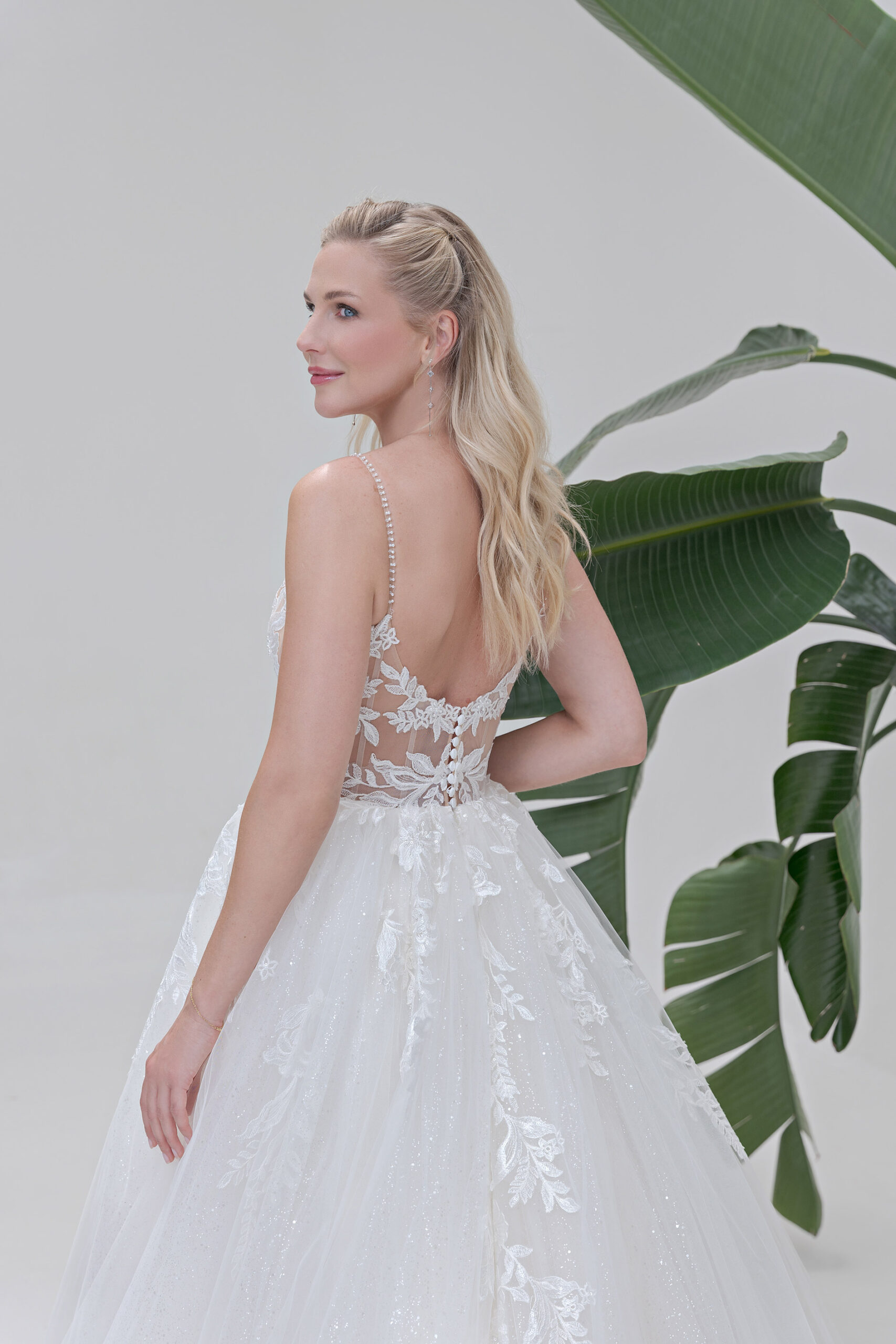 Amera Vera Kollektion 2025 Brautkleid B2512 (4) Angelex Princess Hochzeitshaus Brautmode Singen