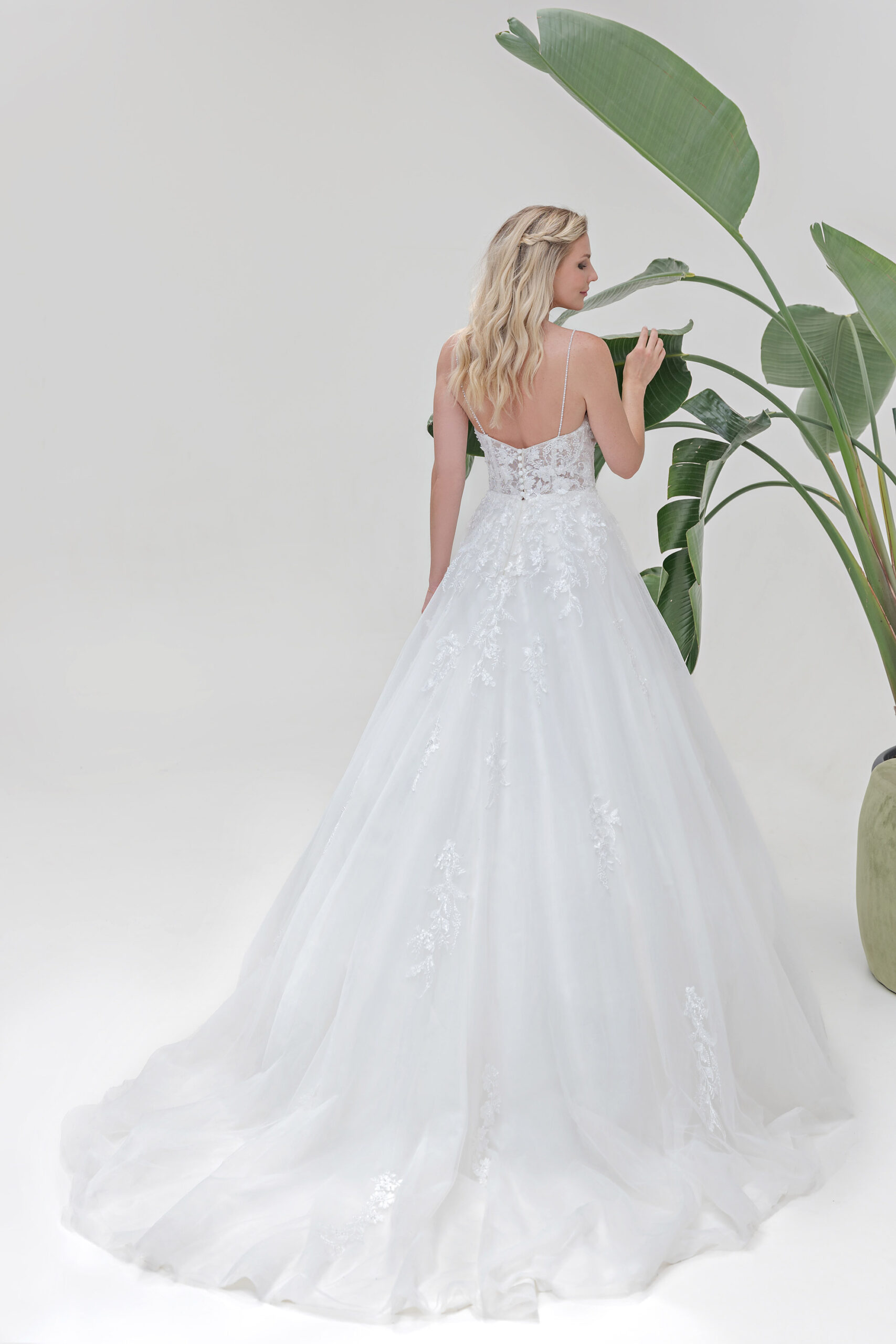 Amera Vera Kollektion 2025 Brautkleid B2531 (3) Angelex Princess Hochzeitshaus Brautmode Singen