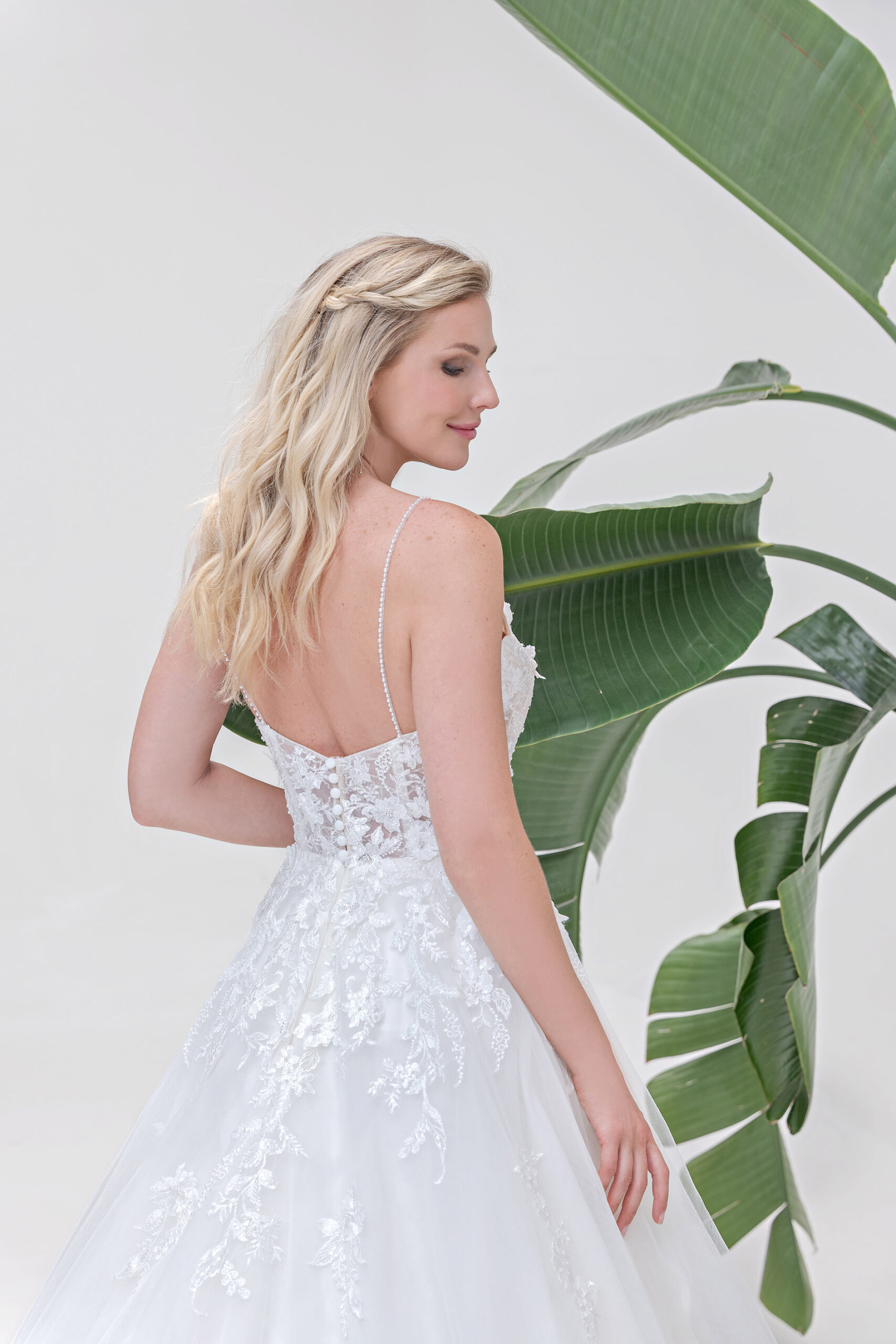 Amera Vera Kollektion 2025 Brautkleid B2531 (4) Angelex Princess Hochzeitshaus Brautmode Singen