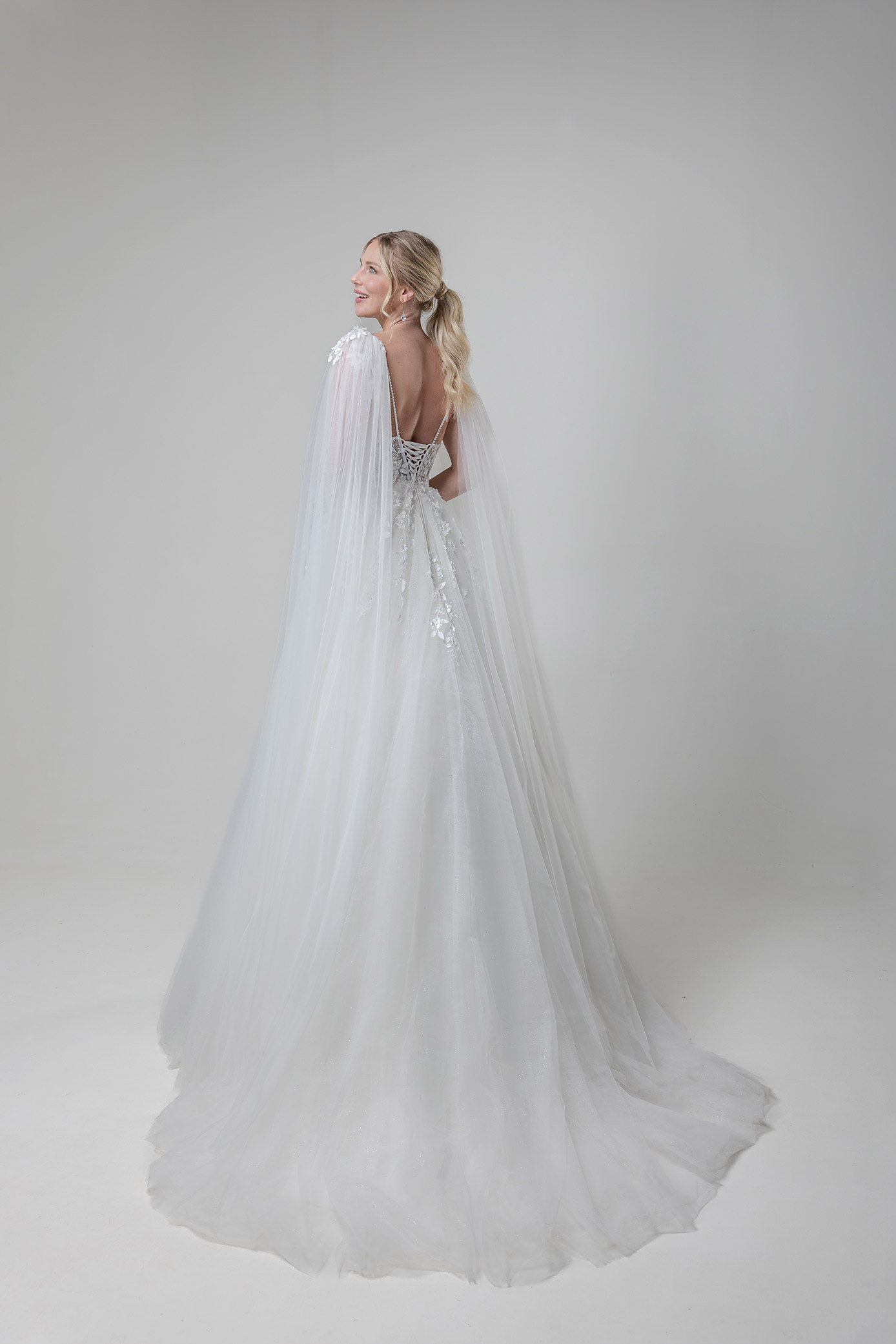 Miss Beautiful Bride Kollektion 2025 Brautkleid MGB188 (3) Angelex Princess Hochzeitshaus Brautmode Singen