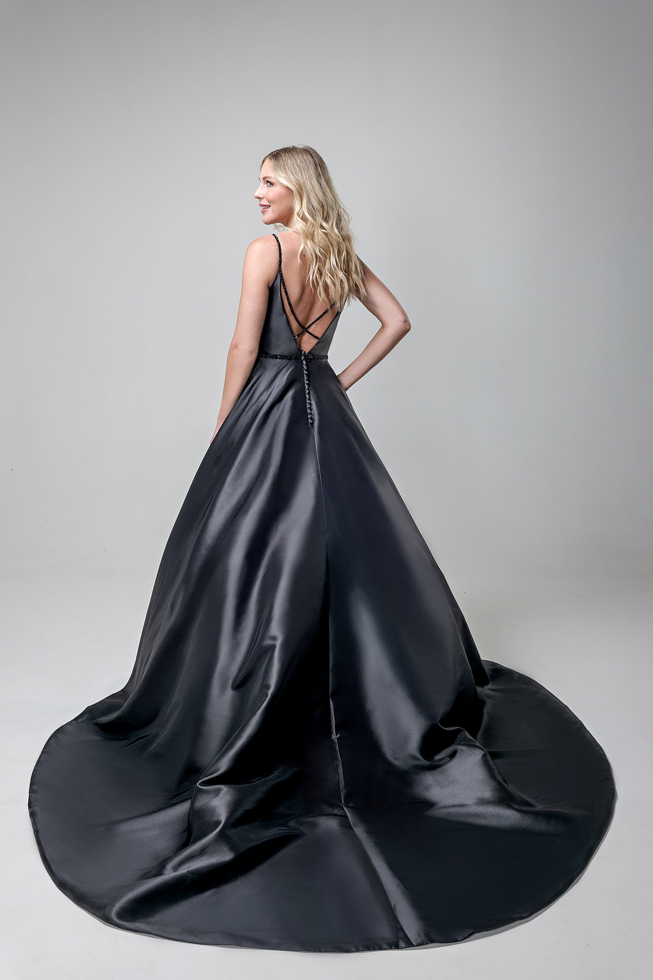 Miss Beautiful Bride Kollektion 2025 Brautkleid schwarz MGB152 (3) Angelex Princess Hochzeitshaus Brautmode Singen